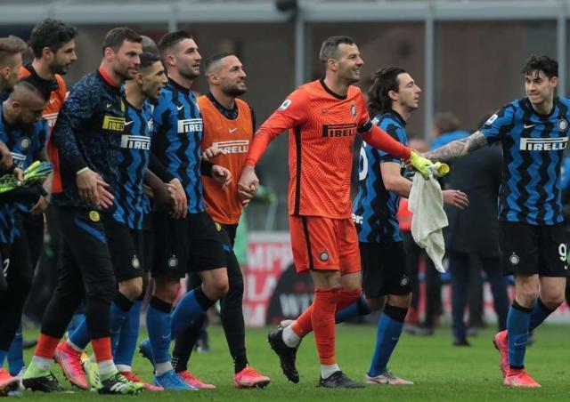 九游体育app官方入口-完美国米击溃疲惫米兰！德比3球差距是争冠分水岭？